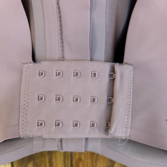 Knix Catalyst Zip Front Pink Bra, size 6 - Picture 11 of 11